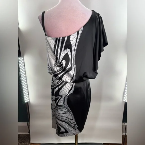 EUC Jessica Simpson One Shoulder Dress - Picture 7 of 8